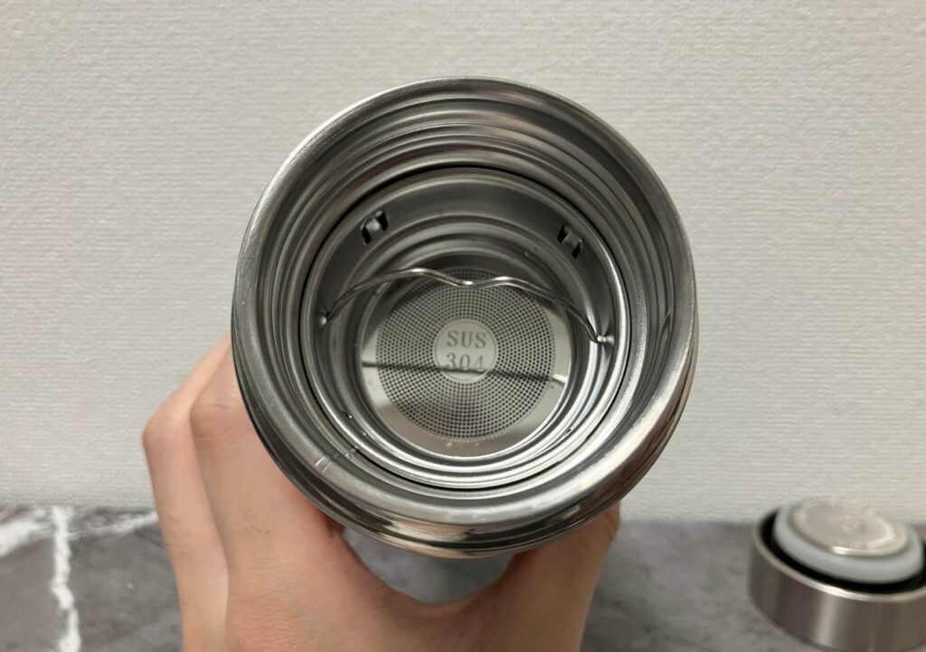 中に茶こしが付いている