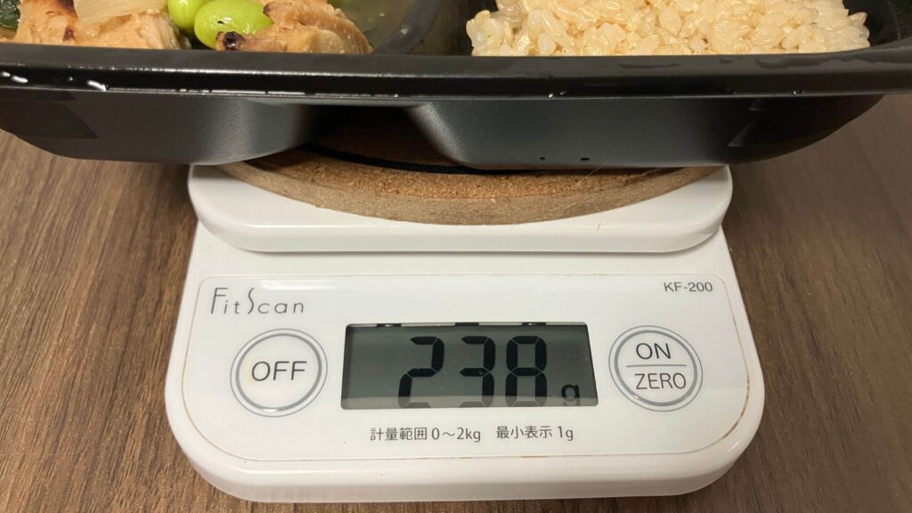 全体の重さは約238g