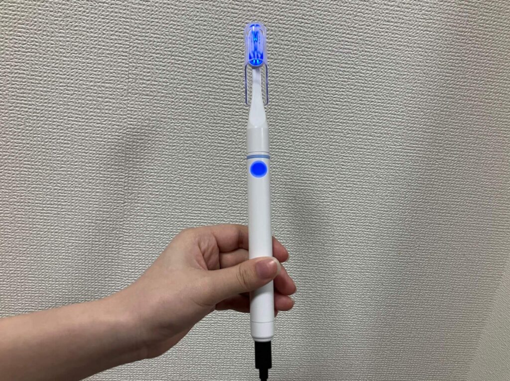 点滅していない状態だと充電完了