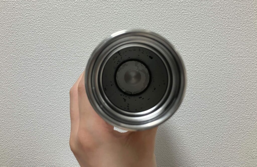内側はステンレスの魔法瓶構造