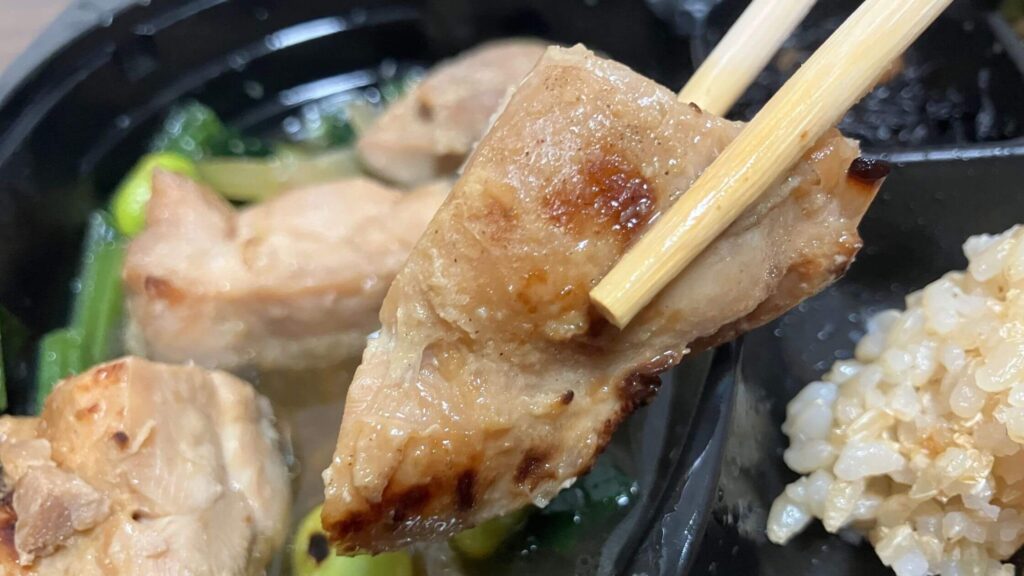 鶏肉は焦げ目もある