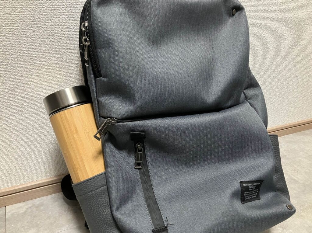 リュックに入れても悪目立ちしない