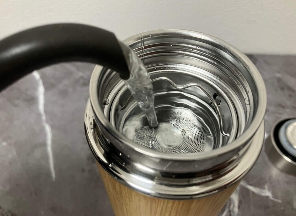 お湯を注ぐ(上から見た図)