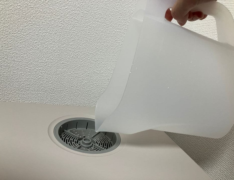 水を注いで