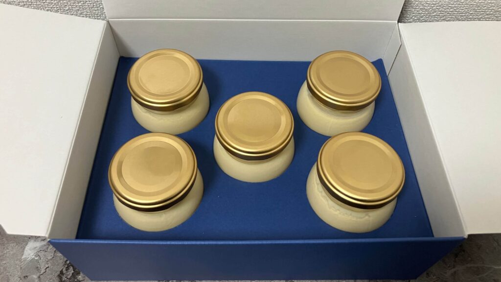 中には5個のプリンが入っている