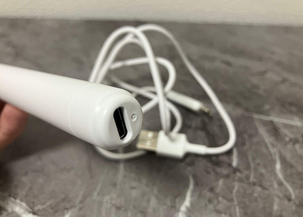 充電はType-Cケーブルで対応