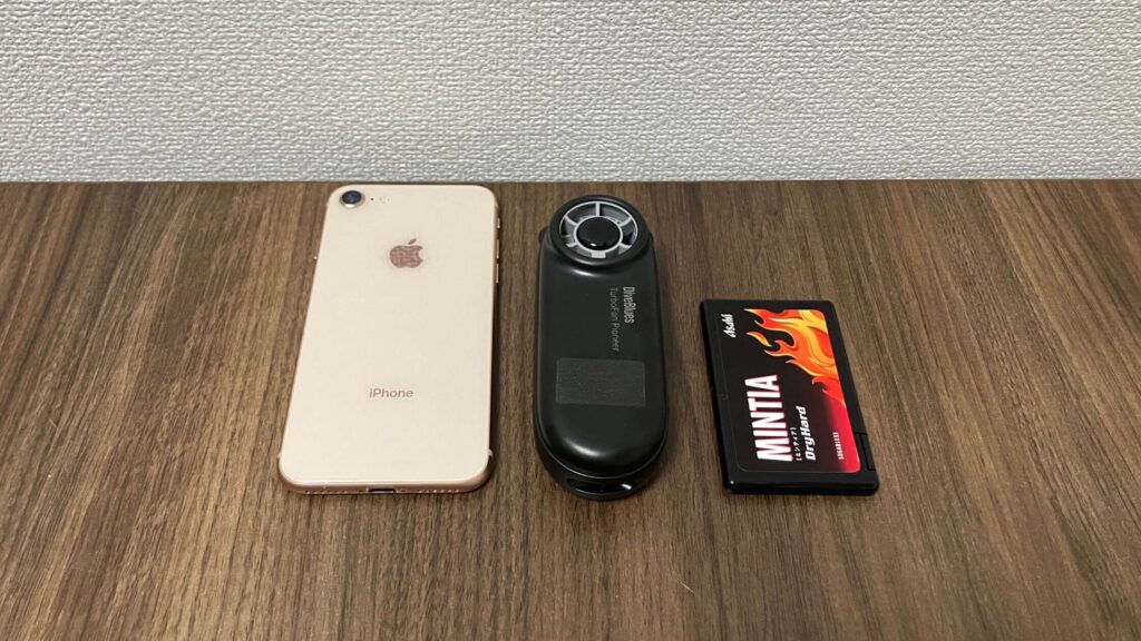 スマホよりも小さいサイズ感