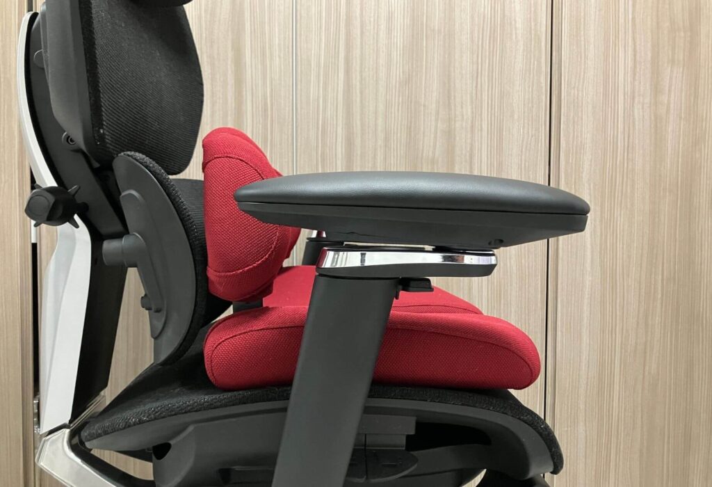 椅子に置くとこんな感じ(横)