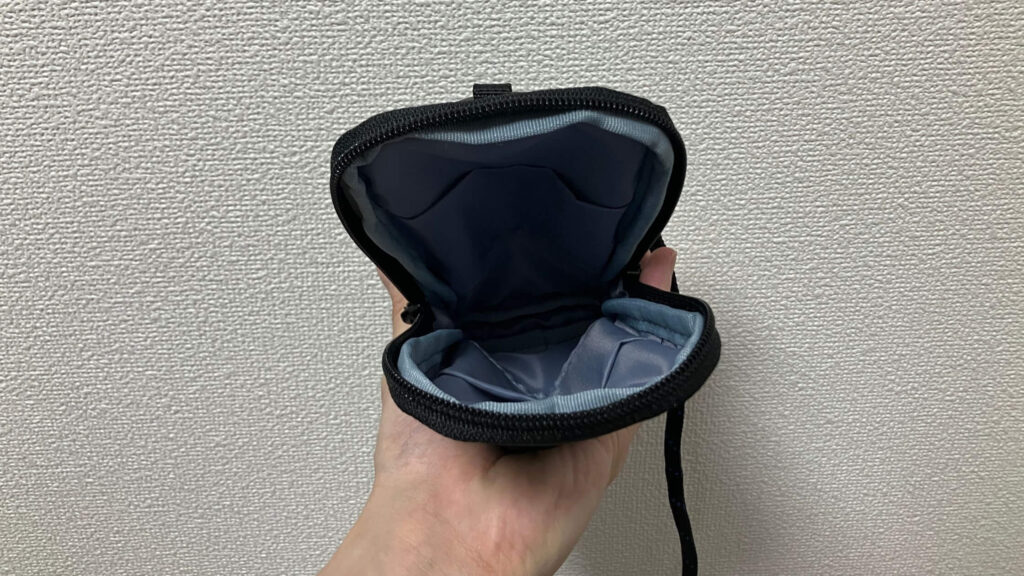スマホやカードケースも入る容量