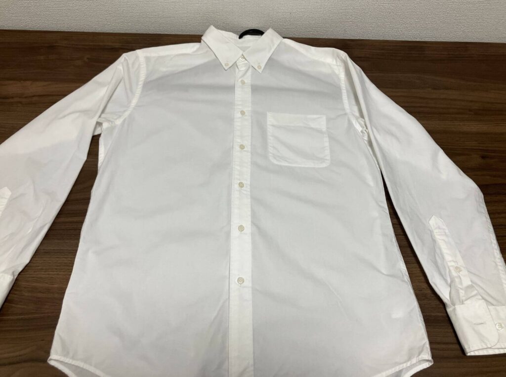 片手でかけただけでシワが伸びる