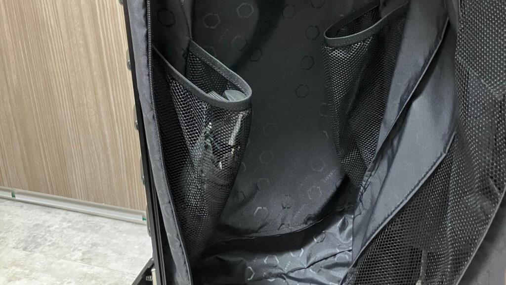 反対側に自由収納スペース