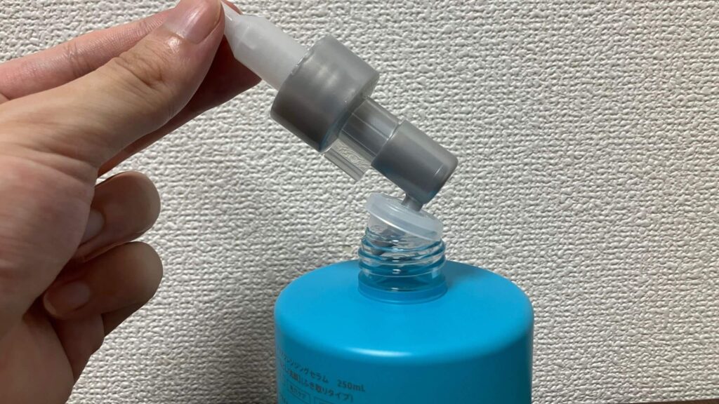 本体の蓋はポンプで簡単に取れる