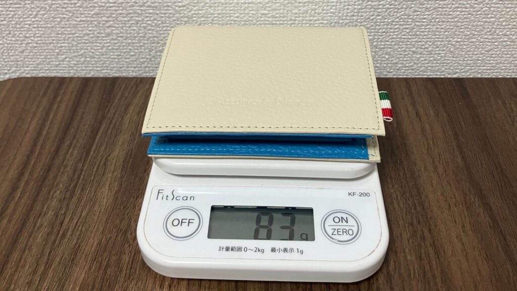 本体重量は約83gとかなり軽量