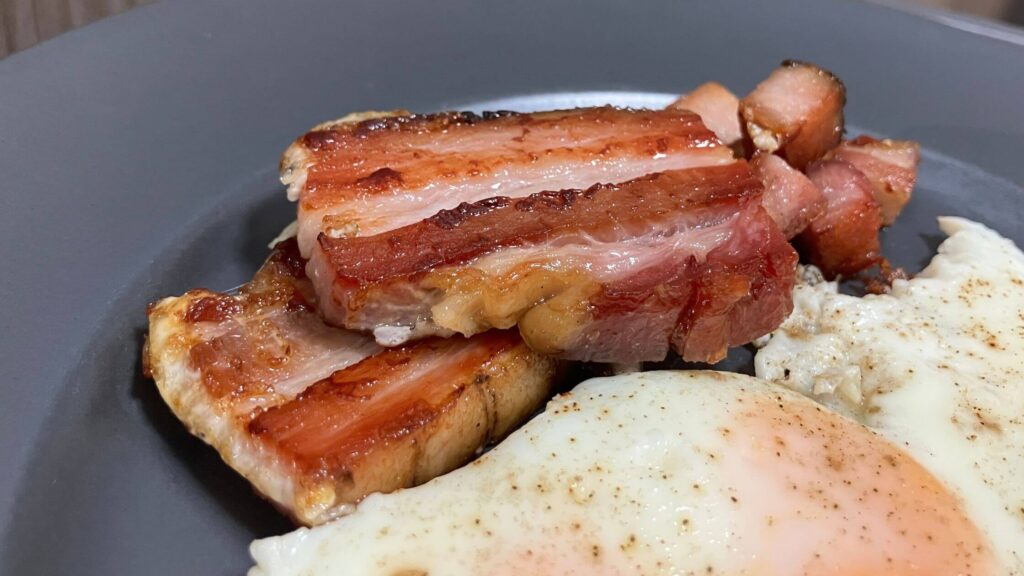 今回は目玉焼きに添える