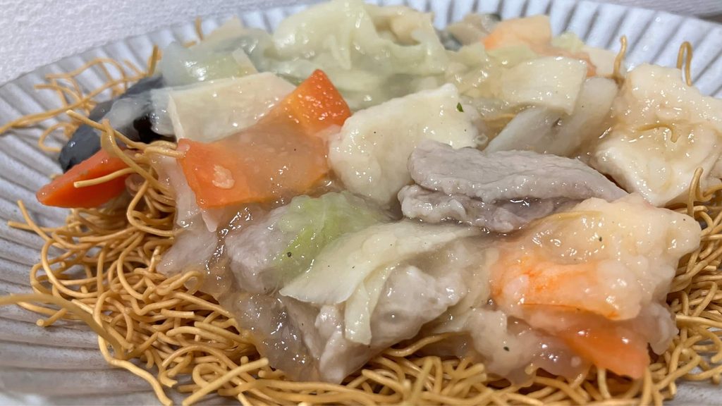 海鮮と豚肉の旨みが餡にしっかり溶け込んでいて、コクのある味わい