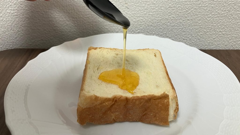 レビュー③：こんがり焼いたパンにかけて食べる