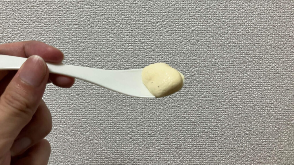 生クリームと濃縮乳を加えた濃厚なプリン