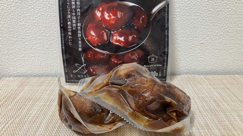 黒甘酢肉団子は3個入りが2つ入っている