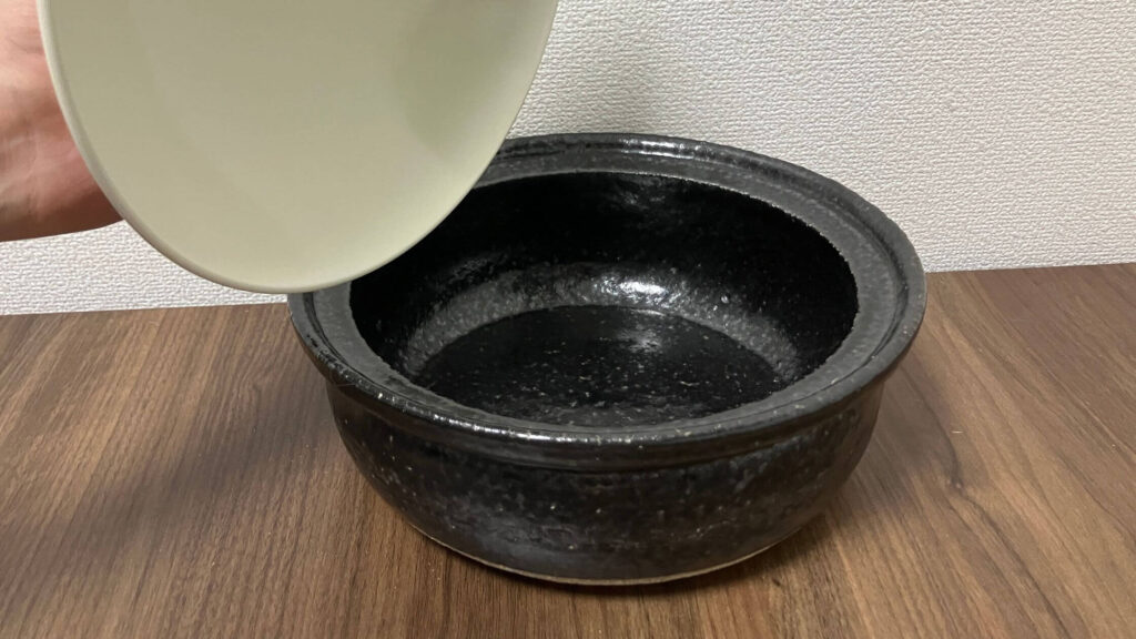 有田焼の土鍋(開けた状態)