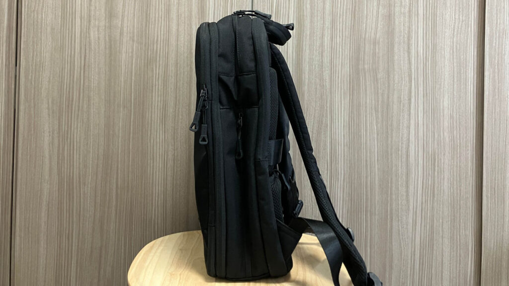 本体は自立する構造