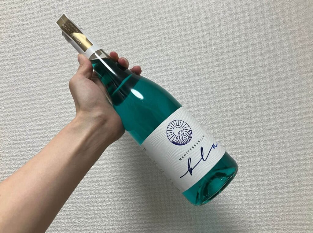 鮮やかな青色