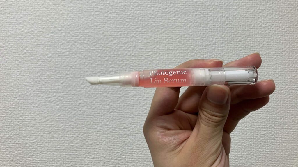 シコンエキスに由来する赤紫色