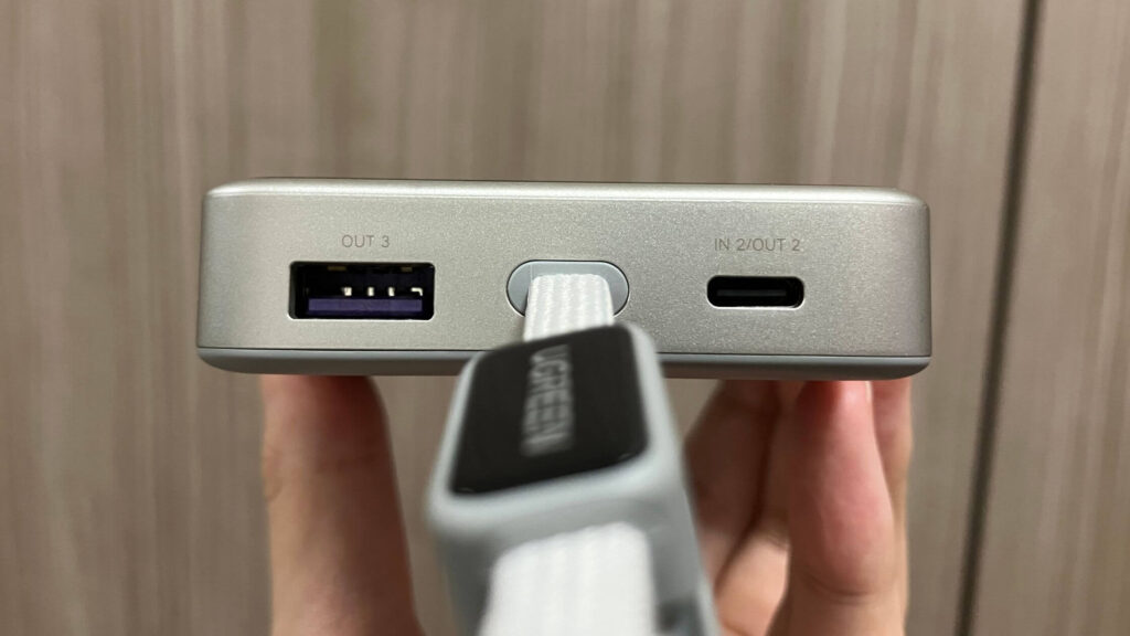 内蔵USB-Cケーブル、USB-Cポート、USB-Aポート