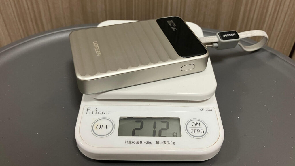 重量は約212g