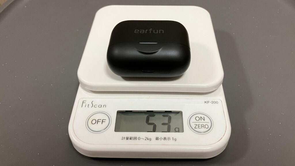 イヤホンケース全体だと約54g