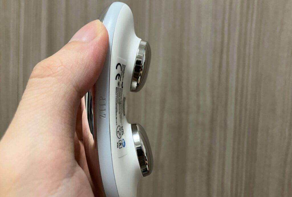 2種類の微弱電流を使った美顔器